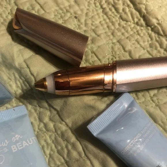 Set of 8 Health & Beauty Bundle: 2 Brow Trimmers, 4 Chamomile Lotion, 2 Aloe NEW